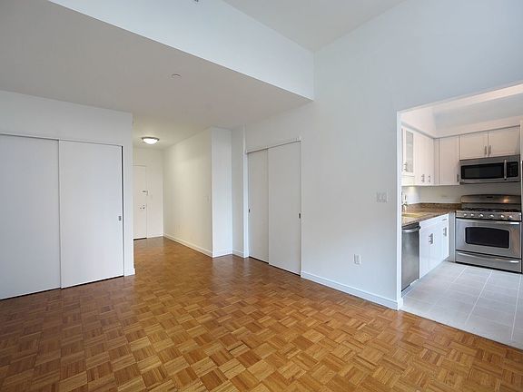 4th image of 33 W End Ave #B13