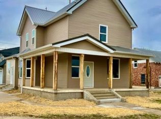 602 W Main St, Carmi, IL 62821