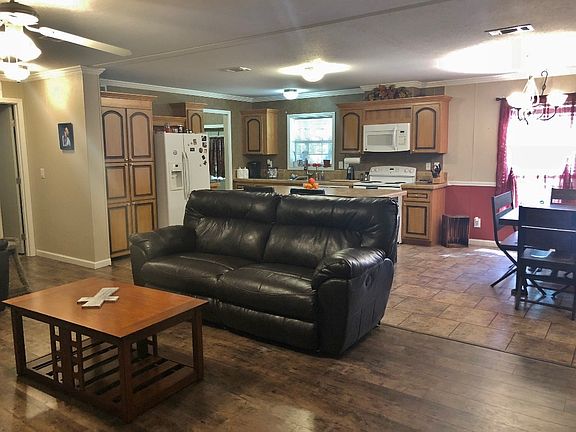4th image of 245 NW Don Hart Way