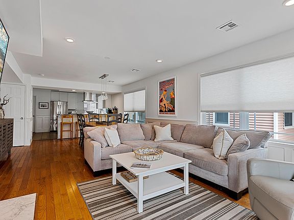 2nd image of 4408 Asbury Ave #4408