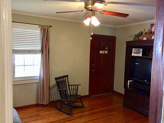 5th image of 217 Harang Ave