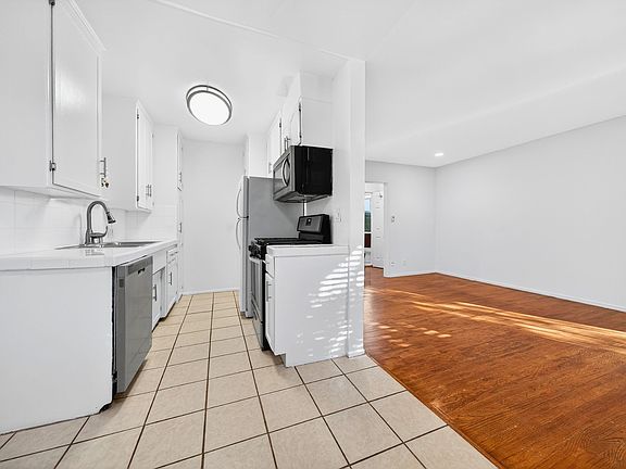 3rd image of 7459 Hollywood Blvd #81-07