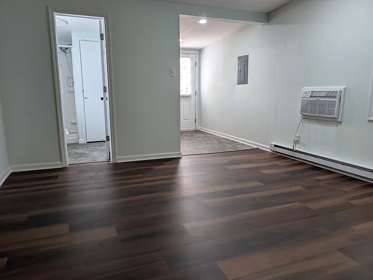 2105 Clarke St — Photo 7