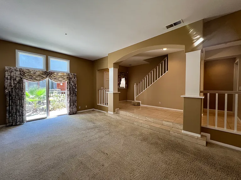 2433 Oneida St #1 — Photo 11