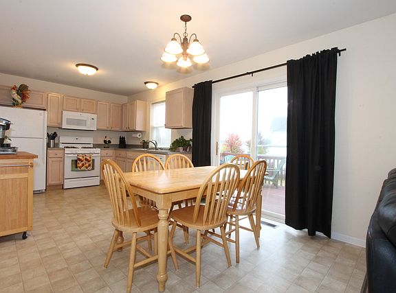 3rd image of 2213 N Sedgefield Ct