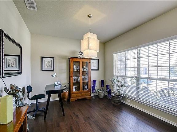 4th image of 2413 Windhaven Dr