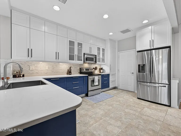 4166 Highwood Dr — Photo 10