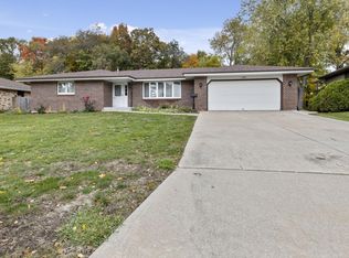 5786 Dorchester Dr, Rockford, IL 61108