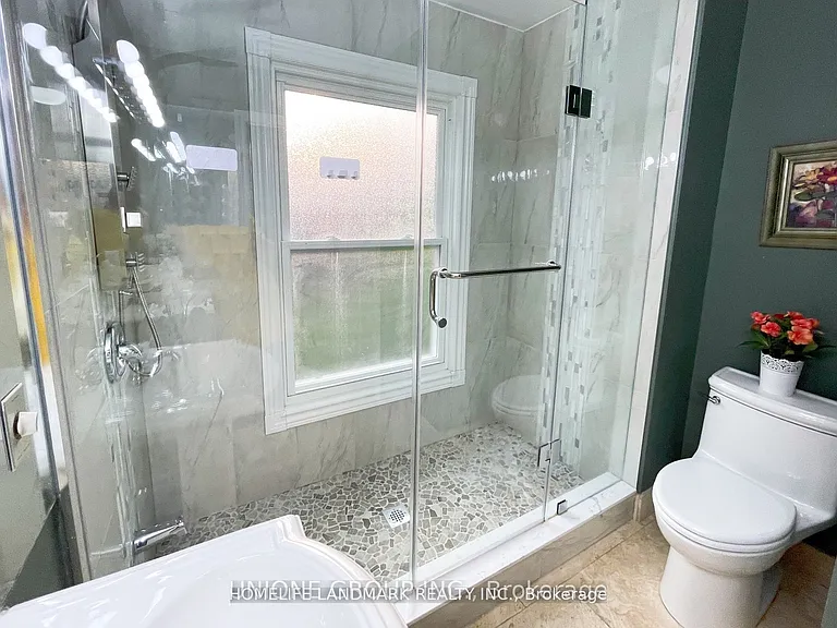 2415 Jarvis St #B5 — Photo 4