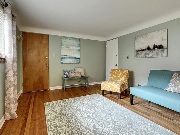 5th image of 1525 N Hudson St APT 5