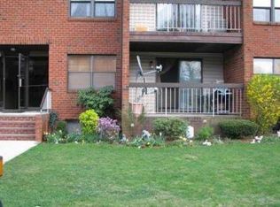 135 E Beverly Hill Ter, Woodbridge, NJ 07095