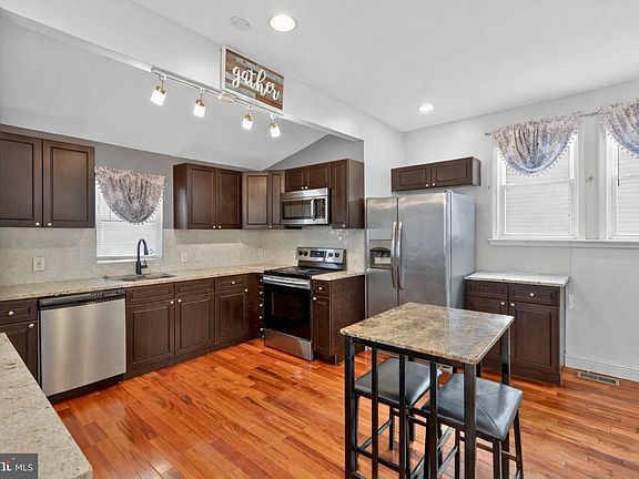 3rd image of 4804 Anntana Ave