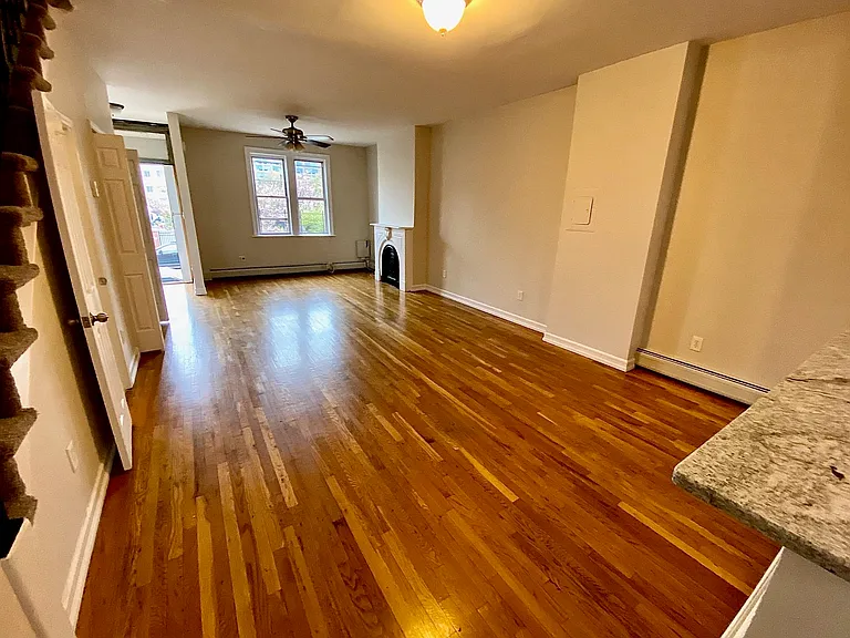 323.5 Pavonia Ave — Photo 5