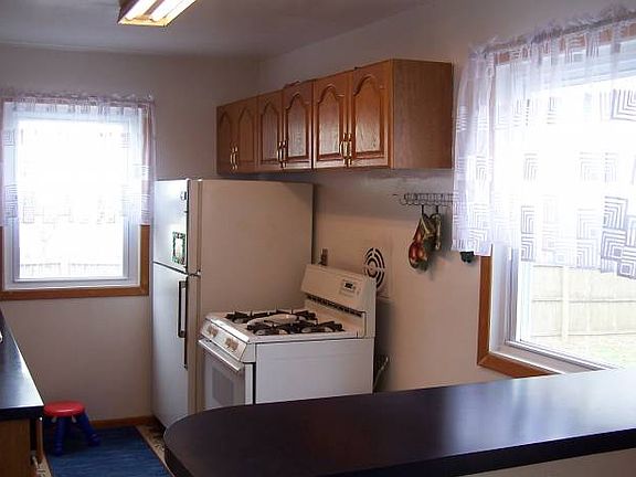 REDONE KITCHEN W/OAK CABS