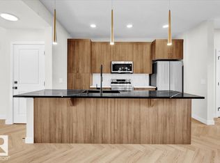 1325 Keswick Dr SW, Edmonton, AB T6W 4T4