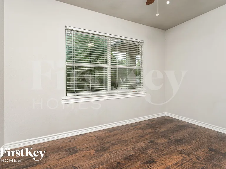 11517 Fernald Ave — Photo 9