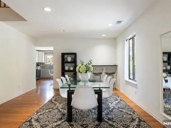 362 Sandcastle Ky, Secaucus, NJ 07094