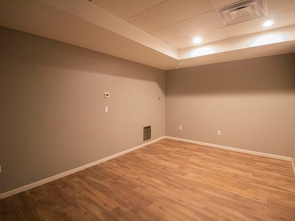 4th image of 108 S Main St