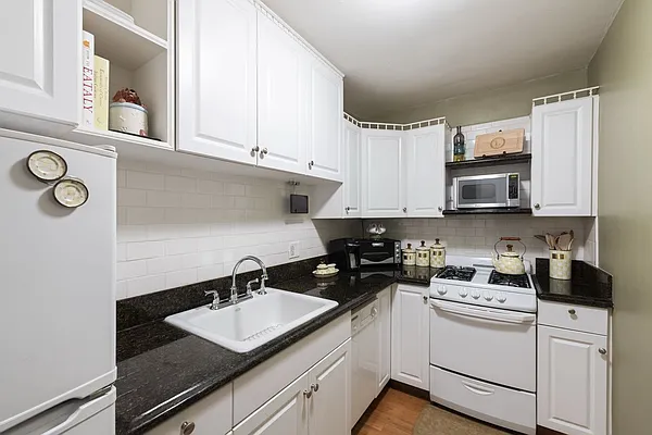 Sold by Compass | media 5