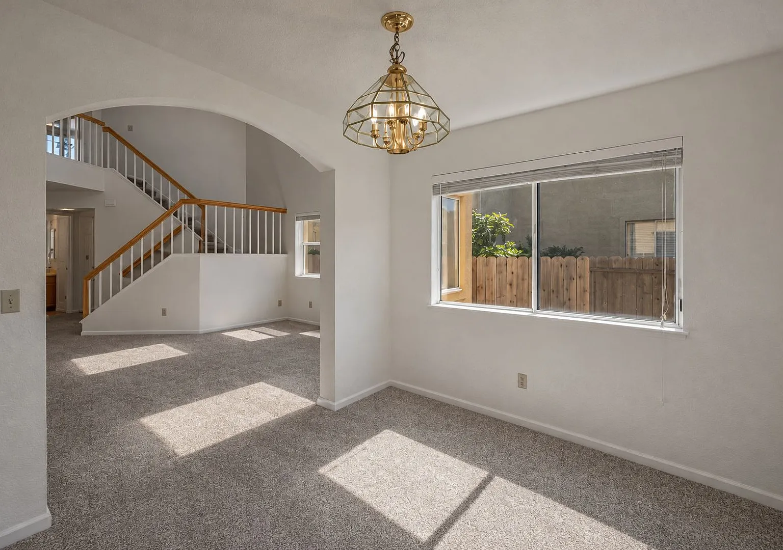 Spacious two-story 4 bed 3 bath home in Lawler Ranch — Photo 4
