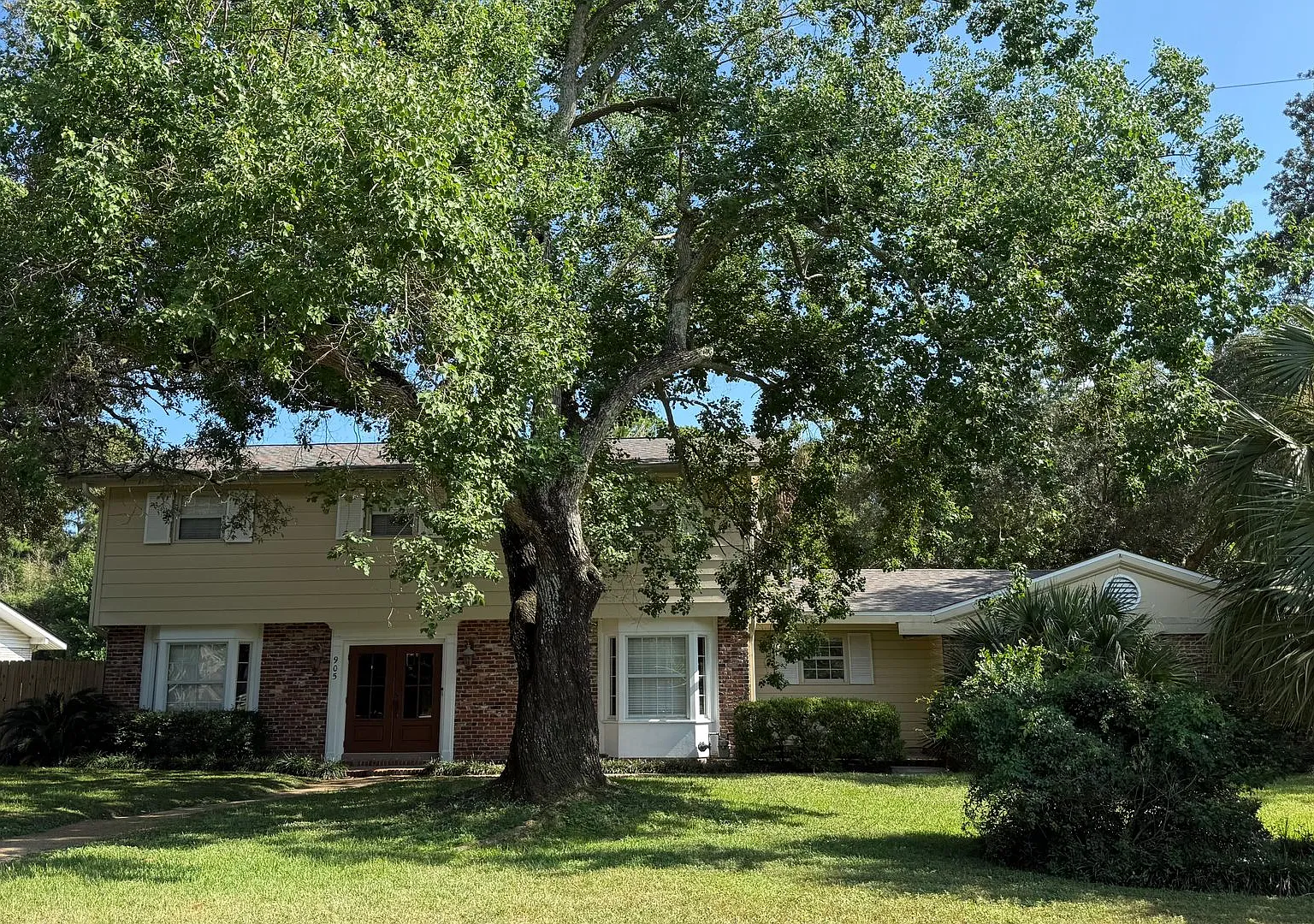 Gulf Breeze - Proper - 5 bedroom, 3.5 bathroom with pool and lawn care included — Photo 2