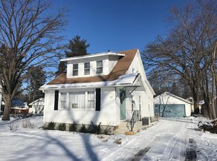 113 Maple Ave, Fox River Grove, IL 60021