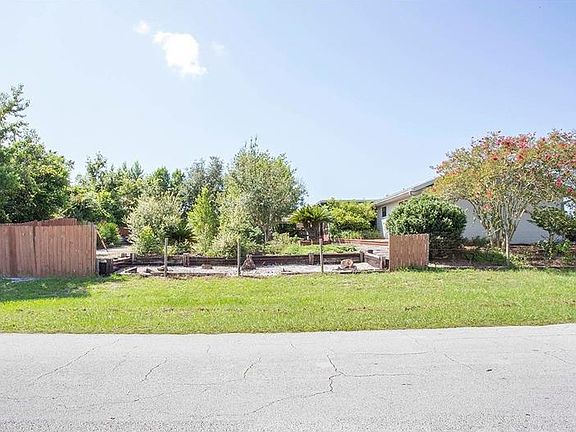 5th image of 1749 Hernando Ave