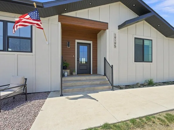 19195 Black Oak Ln, Belle Fourche, SD 57717