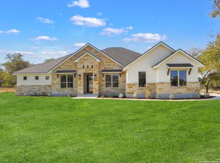 196 Crescent Rdg, Adkins, TX 78101