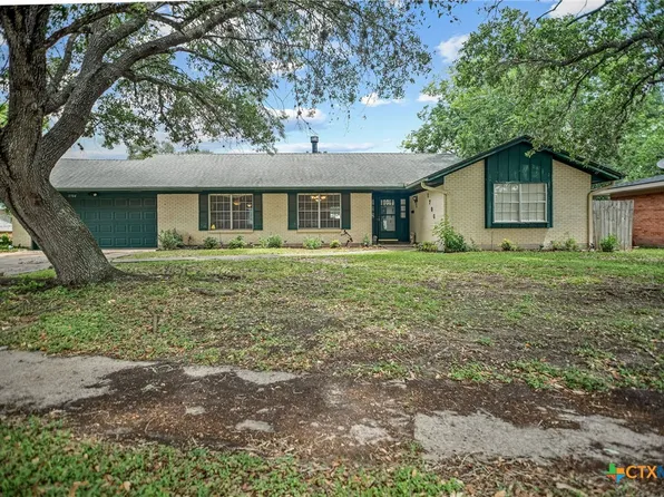 1706 College Dr, Victoria, TX 77901