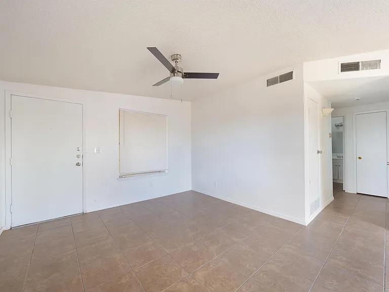 1901 Lake Omega St #C — Photo 5
