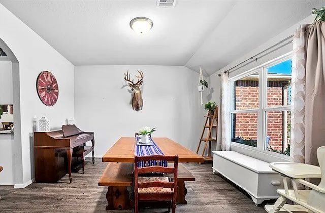 4 bed, 2028 sqft, $2,199 — Photo 4