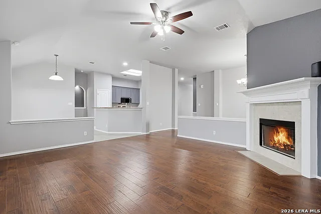 21207 Encino Ash