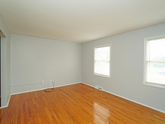 4th image of 1898 Edgewater Dr