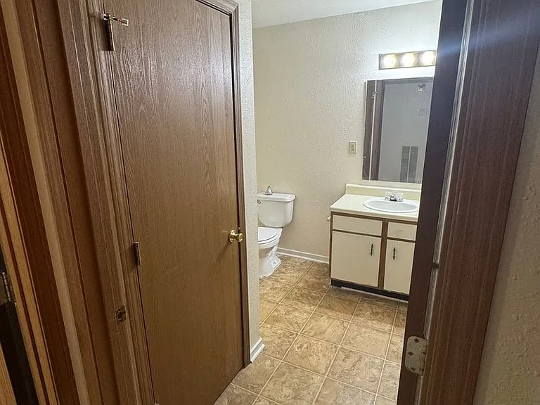 Douglas Apartments - 400 Judy Street - Heart of Branson — Photo 11