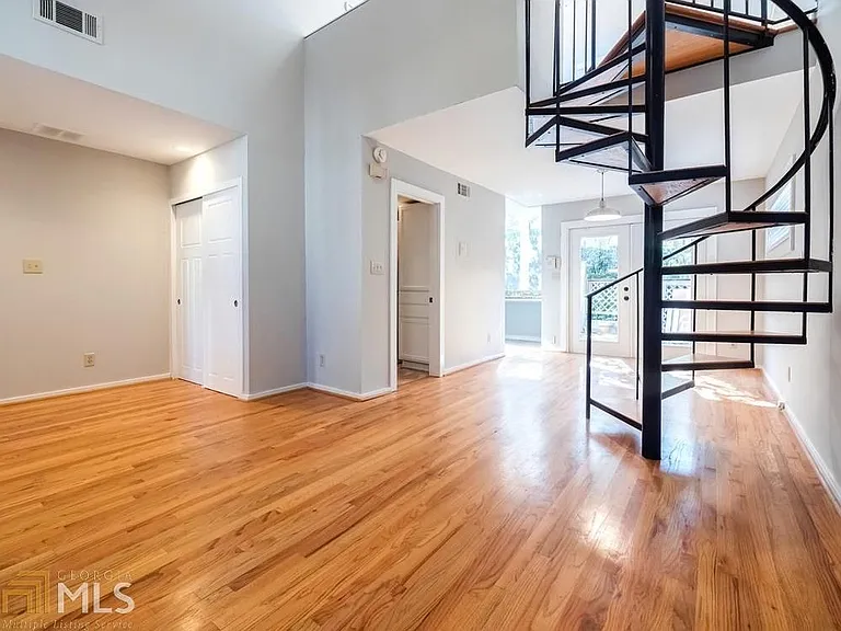 836 Saint Charles Ave NE #B — Photo 11