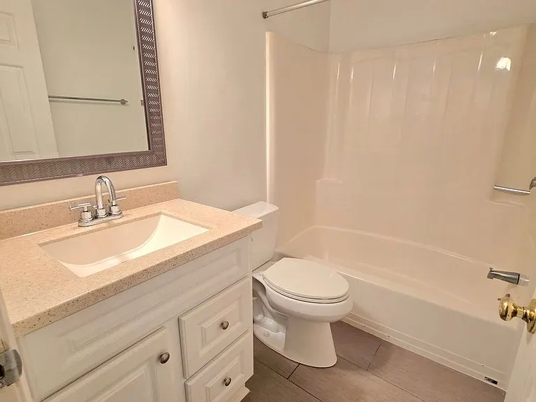 415 Rosewood Ln — Photo 22