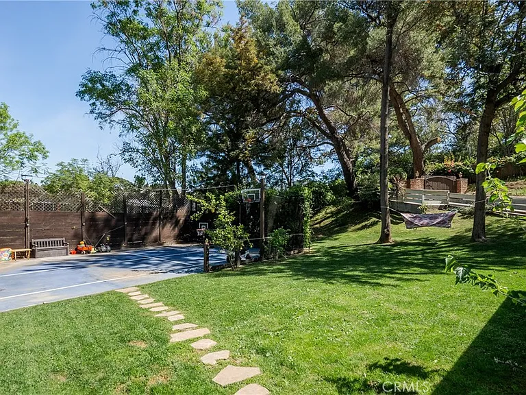 3791 Multiview Dr — Photo 1
