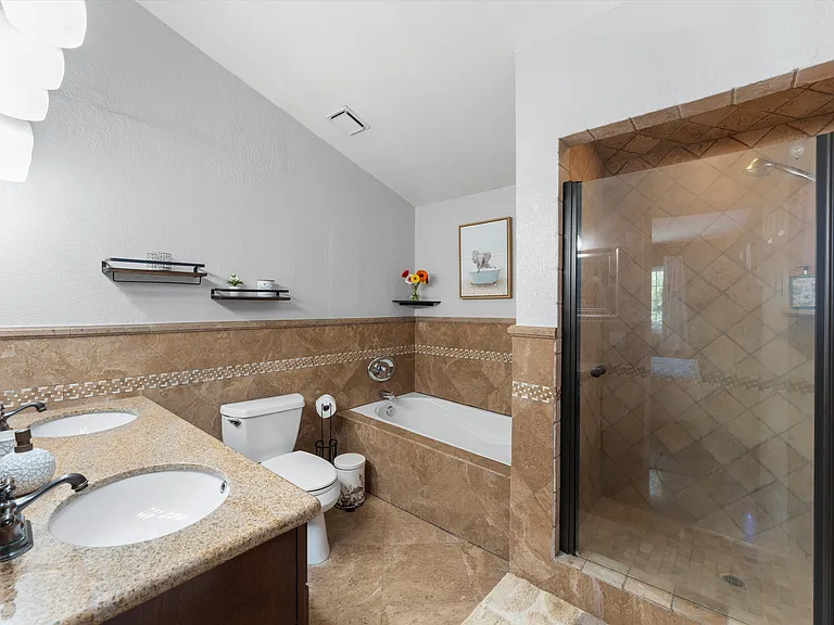 Woodcrest Dr — Photo 12