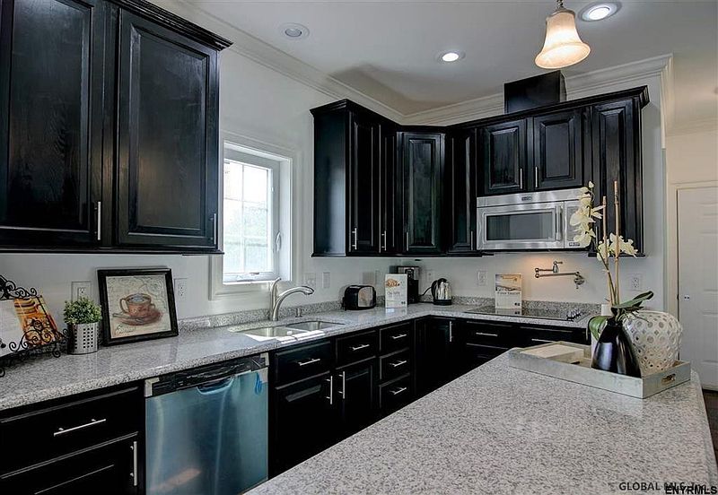 2nd image of 11 HIDDEN POND Drive