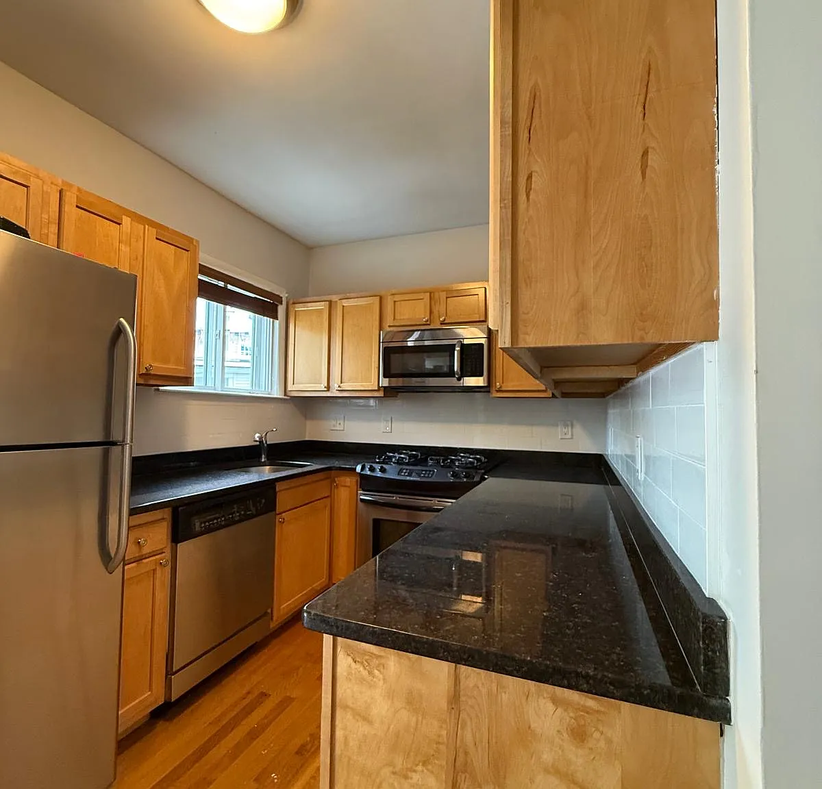 2 bed, 1.5 bath, 1003 sqft, $2,500 — Photo 3