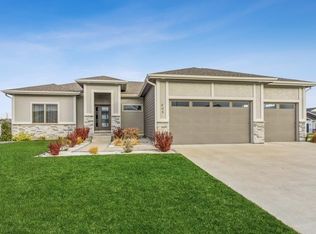405 NW Beechwood Dr, Grimes, IA 50111