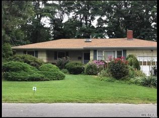 15 Somerset Pl, Deer Park, NY 11729