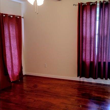 4th image of 1003 Dennis Ave
