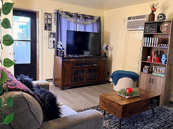 2nd image of 2122 Norman Ln