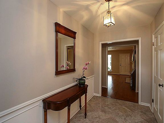 4th image of 5807 Queensloch Dr