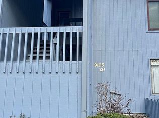 9105 S Pointe Ridge Ln, Bloomington, IN 47401