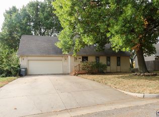 1813 Calle De Loma Dr, Emporia, KS 66801