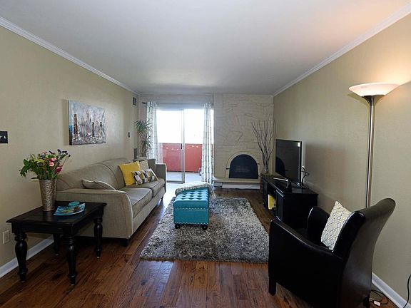 4th image of 252 N Pennsylvania St APT 406