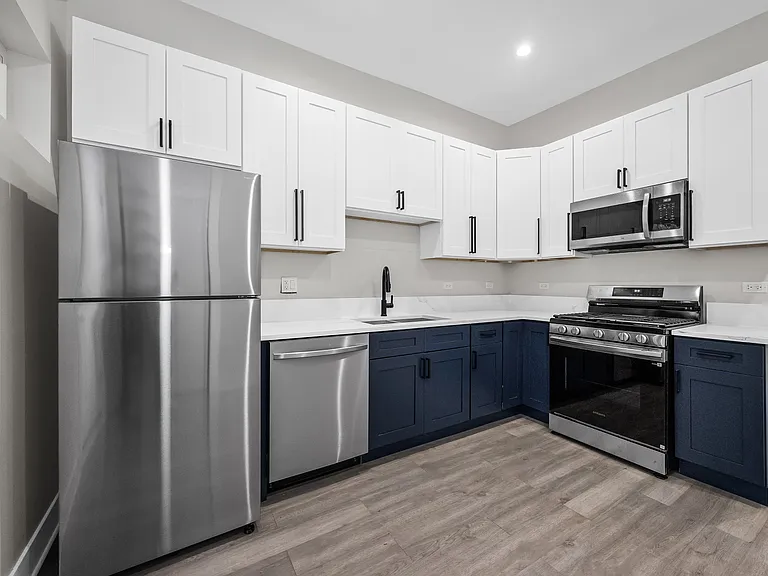 6547 S Saint Lawrence Ave — Photo 6
